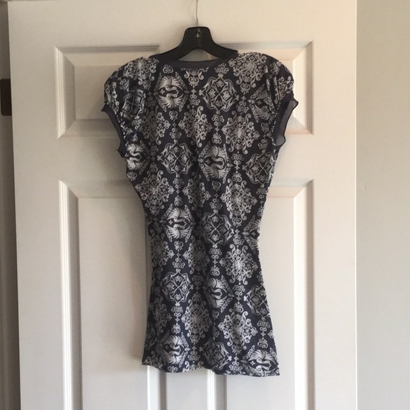 Top - Picture 2 of 2